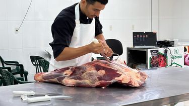 La reacción viral de un carnicero influencer después de descubrir la punta de espalda, el corte emblema de San Juan