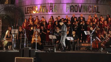 Navidad cantada entre luces y fuegos artificiales en la Legislatura