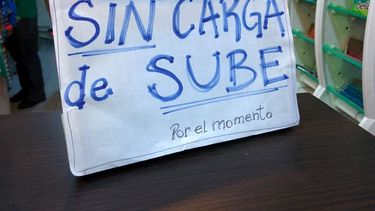 No hay monedas y cargar la SUBE se volvió una hazaña