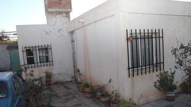 Se la tragó la tierra y fue rescatada por bomberos