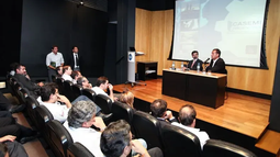 Fabricio Benedetti (derecha de la foto) junto a Jorge Mayoral, cuando dirigían la Mesa de Homologación y Sustitución de Importaciones. El ex dirigente respondió los cuestionamientos y opinó una nueva Ley de Proveedores en San Juan. Fabricio Benedetti (derecha de la foto) junto a Jorge Mayoral, cuando dirigían la Mesa de Homologación y Sustitución de Importaciones. El ex dirigente respondió los cuestionamientos y opinó una nueva Ley de Proveedores en San Juan.