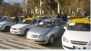 Se demoró la entrega de licencias a taxis por los cambios en Tránsito
