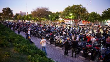 Más de mil motoqueros coparon el estacionamiento del Teatro del Bicentenario: buscate