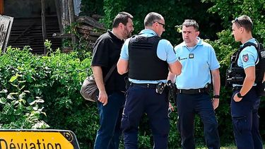 El asesino de Francia terminó con la vida de su padre , su madrastra y sus hermanastros