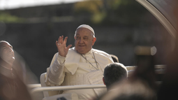 El Vaticano confirmó que el papa Francisco tiene neumonía