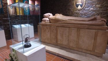 Los secretos del corazón de un obispo que guarda la Cripta de la Catedral de San Juan