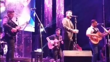 Mirá y escuchá a Jorge Rojas cantando un súper clásico sanjuanino, en Sarmiento