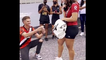 Una influencer sanjuanina recibió la gran propuesta en el Monumental: ¡mirá el video!