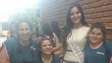 La Reina del Sol visitó una escuela de Albardón