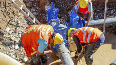 Por una reparación en el servicio cloacal de un domicilio, OSSE cortará el tránsito en una concurrida calle de Capital.