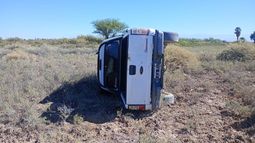 Cuatro heridos tras un violento vuelco en Angaco Cuatro heridos tras un violento vuelco en Angaco