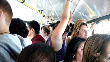 Dar el asiento en el colectivo, ¿machismo o cortesía?: mirá qué dicen los sanjuaninos