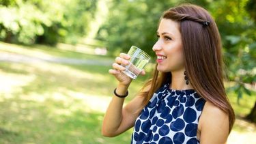 Cómo calcular cuánta agua hay que tomar