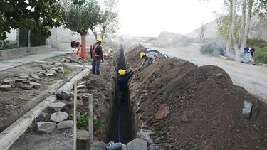 Comenzaron las obras para mejorar la red de agua de Las Flores