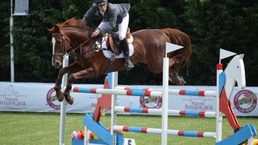 Un torneo de saltos hípicos por la Fiesta Nacional del Sol
