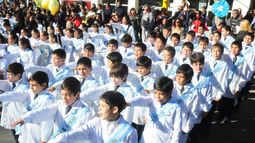 Ochocientos chicos juraron lealtad a la Bandera