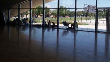 Las fans de Abel Pintos acampan para conseguir su entrada y verlo en la FNS