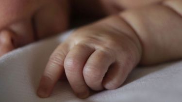 Tras 11 días, aún no definen qué harán con el bebé dejado en la comisaría