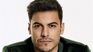 Seguí en vivo la noche internacional de la FNS, con Carlos Rivera