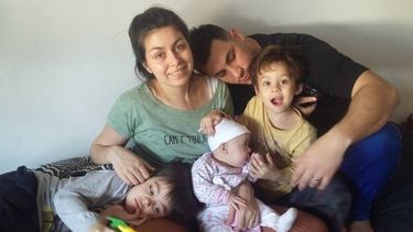 La admirable lucha de un matrimonio joven con tres hijos enfermos