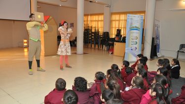 Con teatro, los peques fueron educados sobre nuevas tecnologías