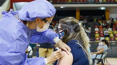 En el primer día, se vacunaron 520 profesionales de la salud en San Juan