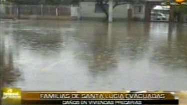 Santa Lucía: Varias familias debieron abandonar sus casas