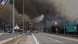 Vientos y calor extremo potencian los incendios en Israel, obligando a cerrar la autopista Jerusalén-Tel Aviv