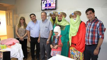 Recorrida solidaria: los Reyes Magos visitaron los hospitales de la provincia