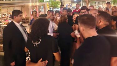 La Mona Jiménez, en suelo sanjuanino: mirá el eufórico recibimiento al Rey del cuarteto