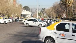 Estudian habilitar remises municipales en cinco departamentos de San Juan