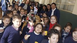 El Día del Niño comenzó con un “sanguchazo” en la escuela