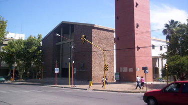 Realizan obras para incorporar una decena de baños públicos en la Iglesia Catedral.