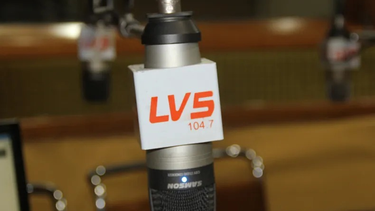 La nueva radio de toda la vida: Radio Sarmiento sopla 99 velitas