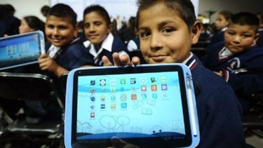En vivo: Minería entrega tablets y mesas interactivas a peques sanjuaninos