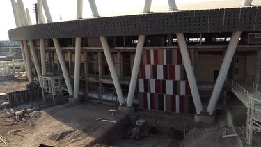 El Velódromo de San Juan ya muestra su revestimiento en varios colores.&nbsp;