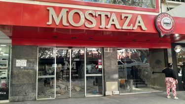 Qué pasó con la reconocida cadena de hamburguesas de la Peatonal: amaneció cerrada