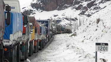 El sistema implementado por camioneros sanjuaninos para evitar quedar varados por la nieve en alta montaña