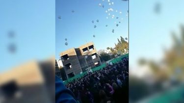 Homenajearon al niño fallecido en la tragedia de la Ruta 20 con una suelta de globos