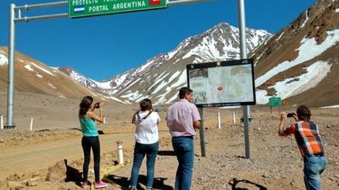 En 3 días, más de mil argentinos han cruzado por el paso Agua Negra