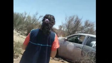 Las dos docentes cauceteras mostraron en redes su desesperación, varadas en una huella camino a Casas Viejas.