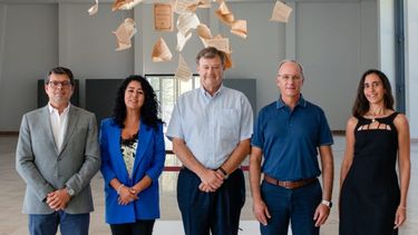 Foto familiar del nuevo Consejo de Administración de la Fundación Amigos del Teatro del Bicentenario.