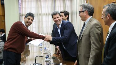 En Casa de Gobierno, entregaron 91 nuevas licencias para taxis y remis