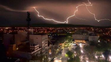 Noche de tormentas y alerta meteorológica: ¿cómo seguirá el clima en San Juan?