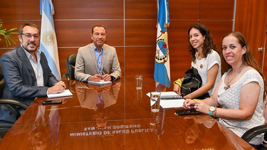 El ministro Amílcar Dobladez se reunió con autoridades de la Fundación Endometriosis San Juan