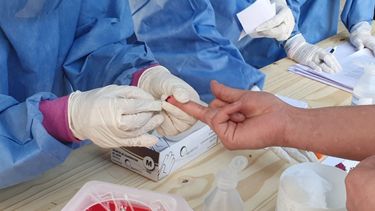 En la primera jornada de testeos rápidos en la Peatonal hubo 3 resultados positivos