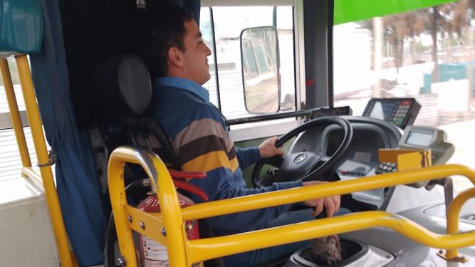 El hermoso gesto de un colectivero sanjuanino con una abuelita
