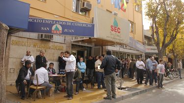 Cortan calle General Acha por elecciones en el SEC