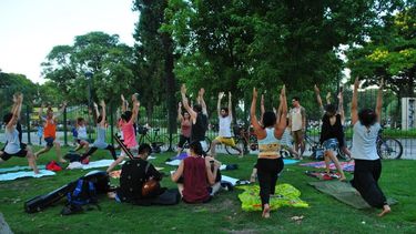 Yoga en el Parque de Mayo, una propuesta diferente llega a San Juan