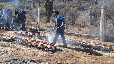 Tres claves de un buen chivo asado y los secretos de la chanfaina, por los expertos vallistos